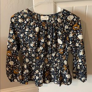 Universal Threads top